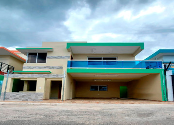 ATRACTIVA CASA DE DOS NIVELES