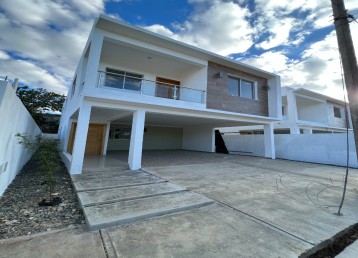 Casas listas para entrega a dos minutos de la Avenida Ecológica.