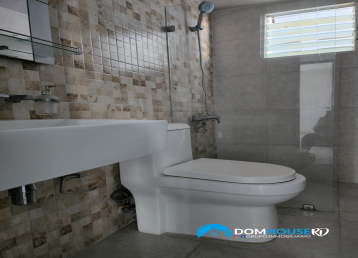 Apartamento en zona tranquila, con seguridad 24 hora.