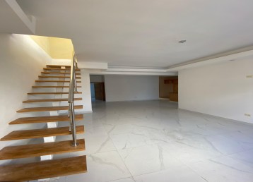 Penthouse Enmanuel 502 III